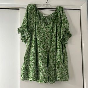 Fun and flirty BeachLunchLounge shirt. XL. Tiered